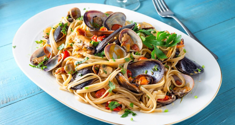 Linguine allo Scoglio: A Seafood Lover\'s Delight